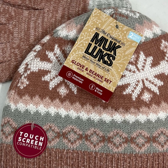 Muk Luks Women’s Snowflake Matching Hat & Gloves Set - Picture 7 of 8